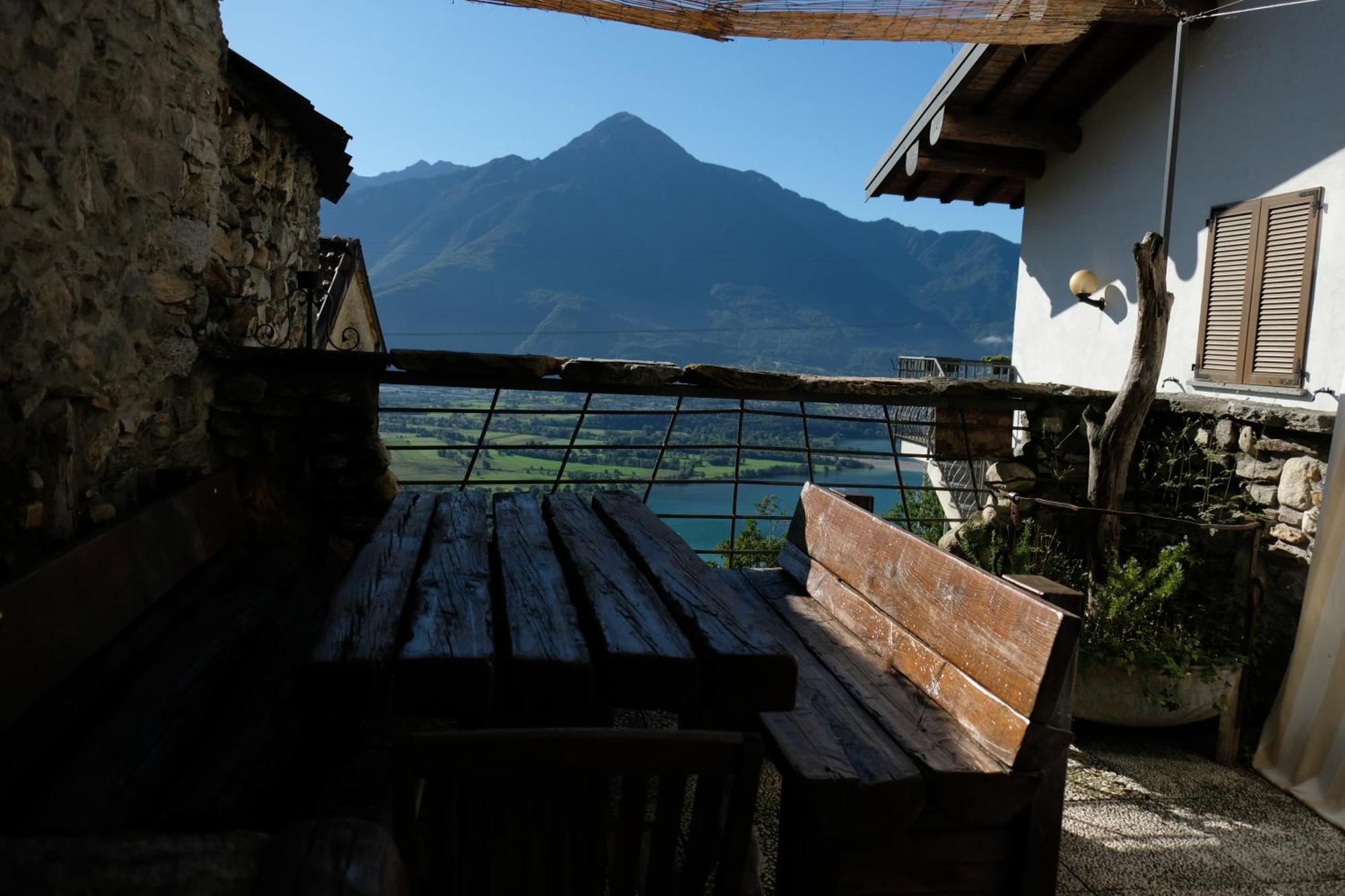 Appartamenti Montemezzo Le Case In Pietra Vista Lago Gera Lario Zewnętrze zdjęcie